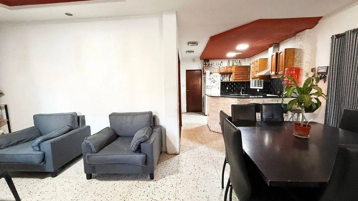 VENTA CASA 4 AMB. C/ PILETA Y QUINCHO I. CASANOVA 8
