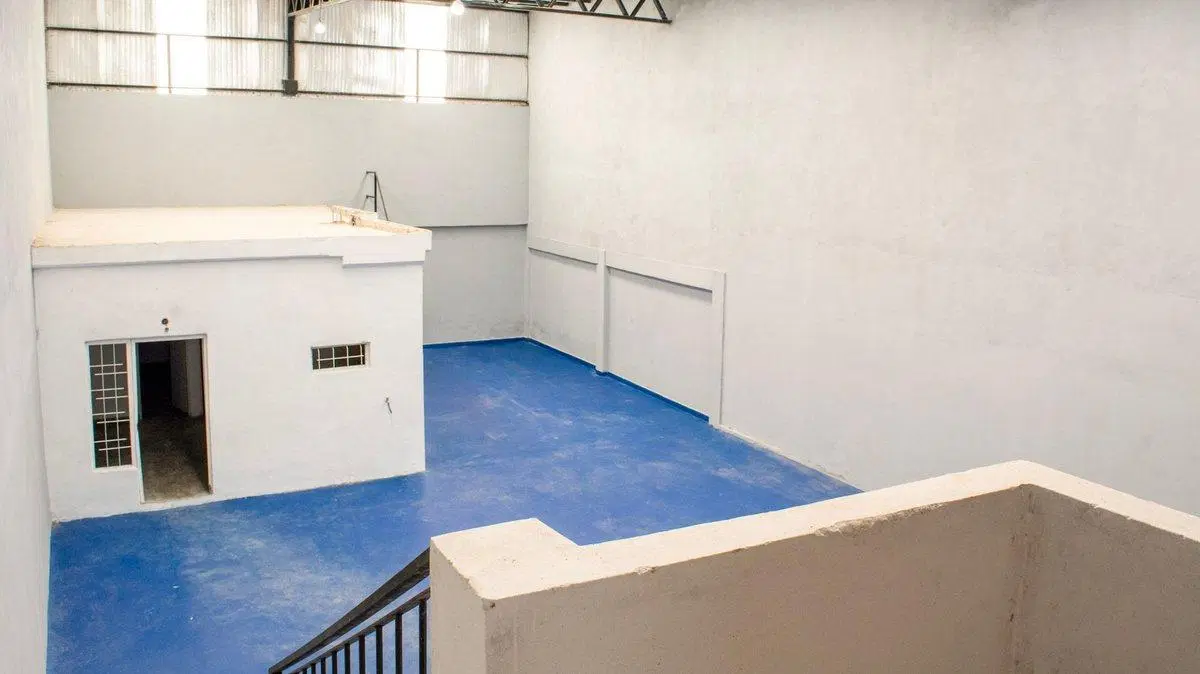 VENTA GALPON 295 m2 C/OFICINAS 95 M2, LA TABLADA 8