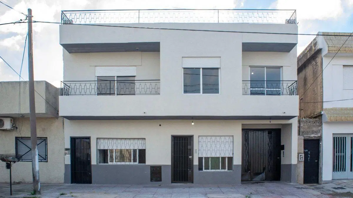 VENTA GALPON 295 m2 C/OFICINAS 95 M2, LA TABLADA 2