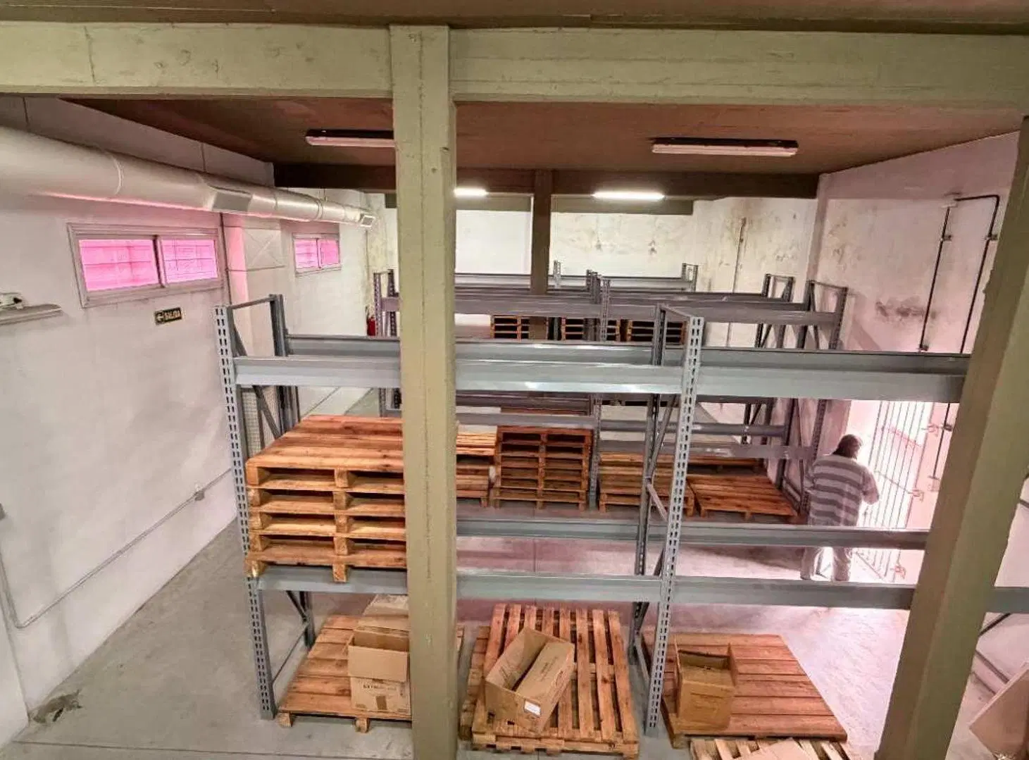 Alquiler depósito c/ oficinas Racks MORON 5