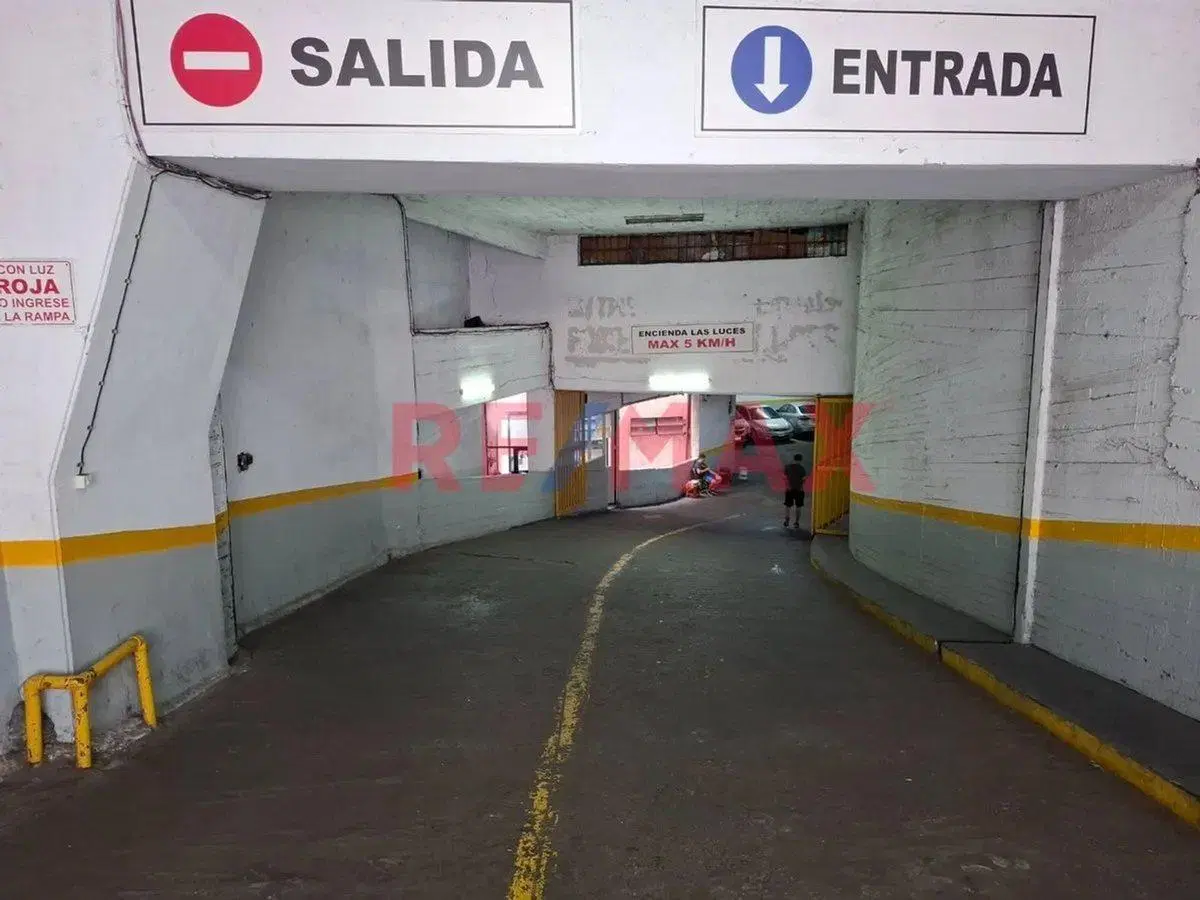 VENTA COCHERA ONCE - APTO UTILITARIOS ALTURA 2.40M 8