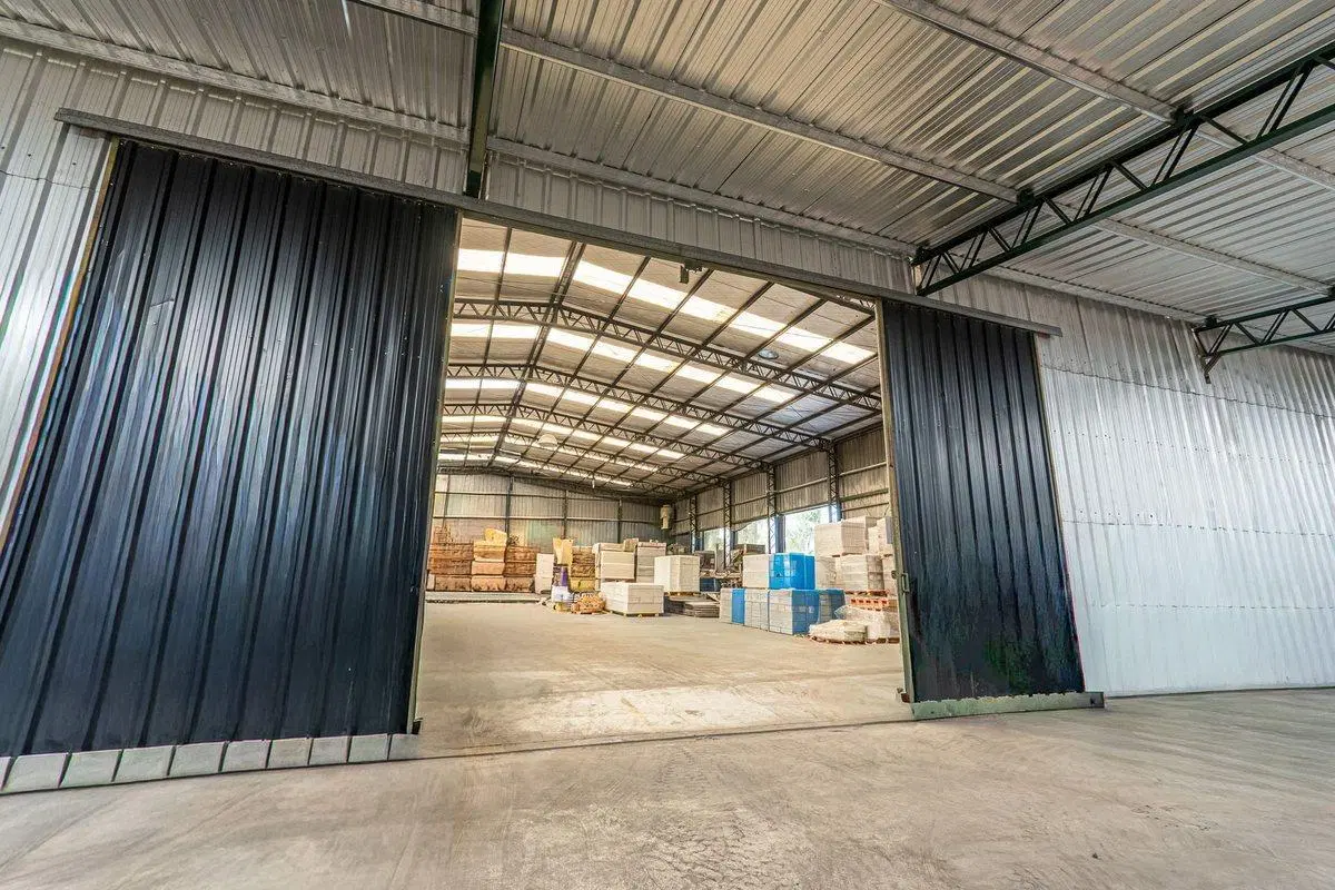VENTA GALPÓN 1500M2 PASO DEL REY A 100M AC. OESTE 2