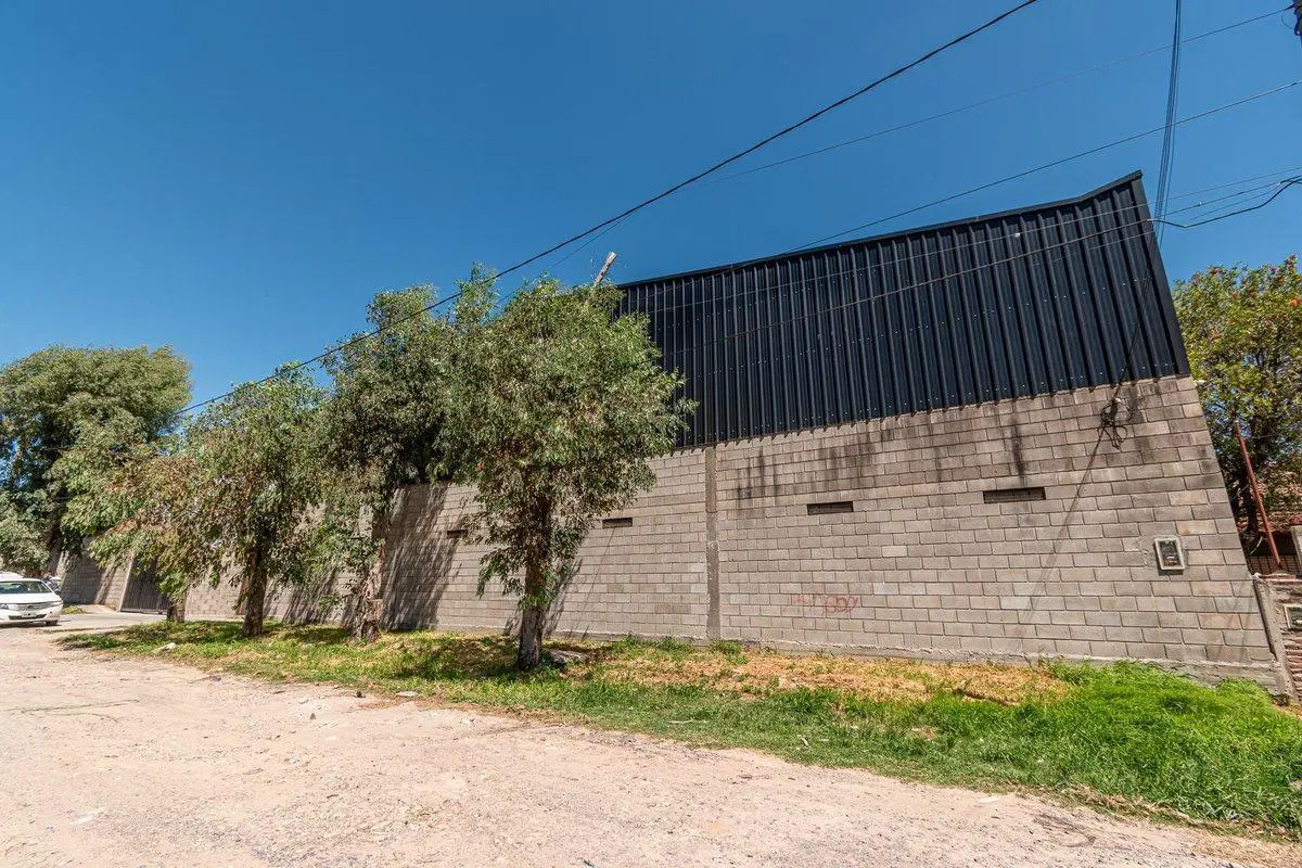VENTA GALPÓN 1500M2 PASO DEL REY A 100M AC. OESTE 4