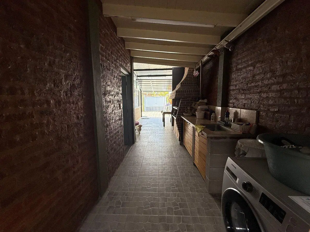 Venta casa 3 amb. William Morris cochera quincho 8