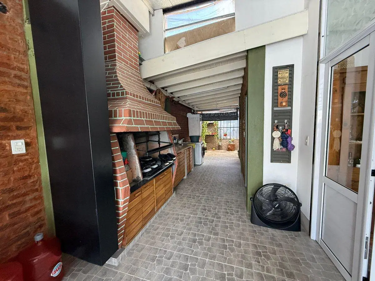 Venta casa 3 amb. William Morris cochera quincho 5