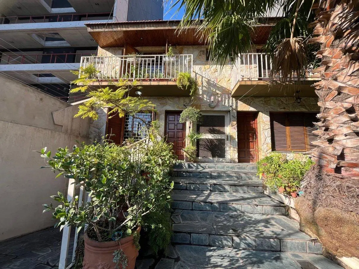 VENTA TRIPLEX CON COCHERA MORON CENTRO/APTO CRED 3