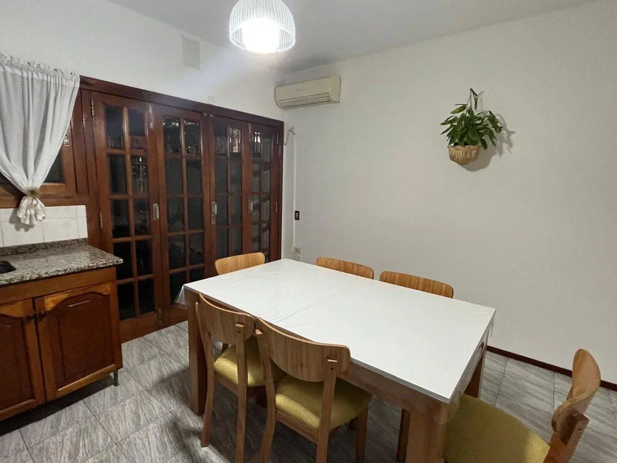 VENTA TRIPLEX CON COCHERA MORON CENTRO/APTO CRED 2