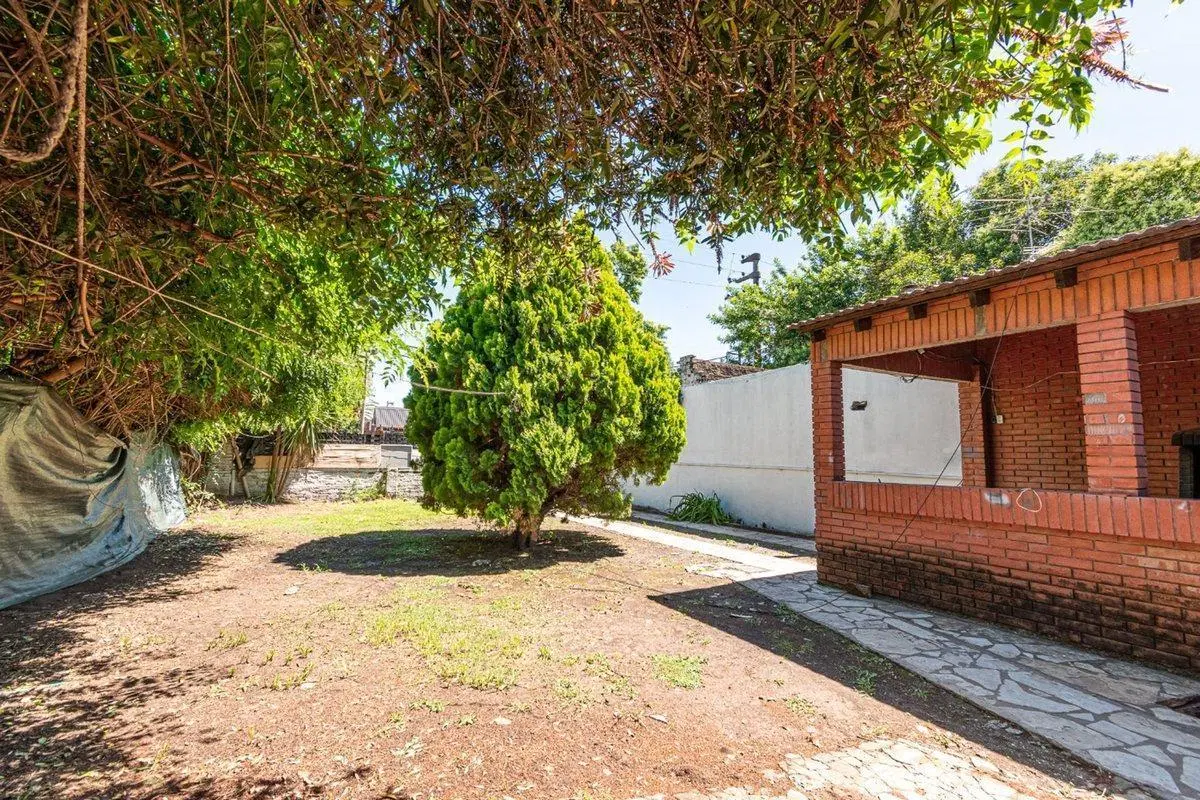 VENTA CASA 3 AMB. JARDIN, COCHERA . MONTE GRANDE 3