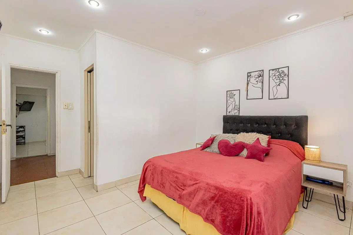Venta - 2  propiedades C/ Cochera - San Justo. 5