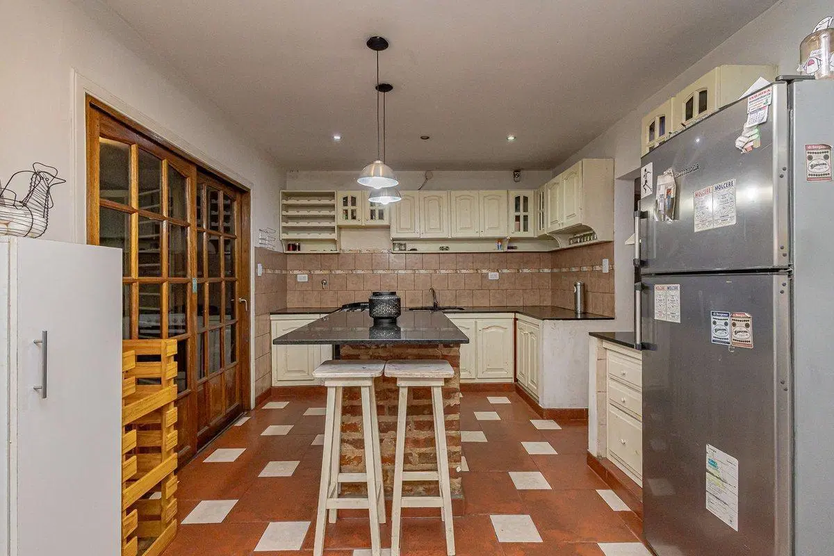 Venta - 2  propiedades C/ Cochera - San Justo. 3