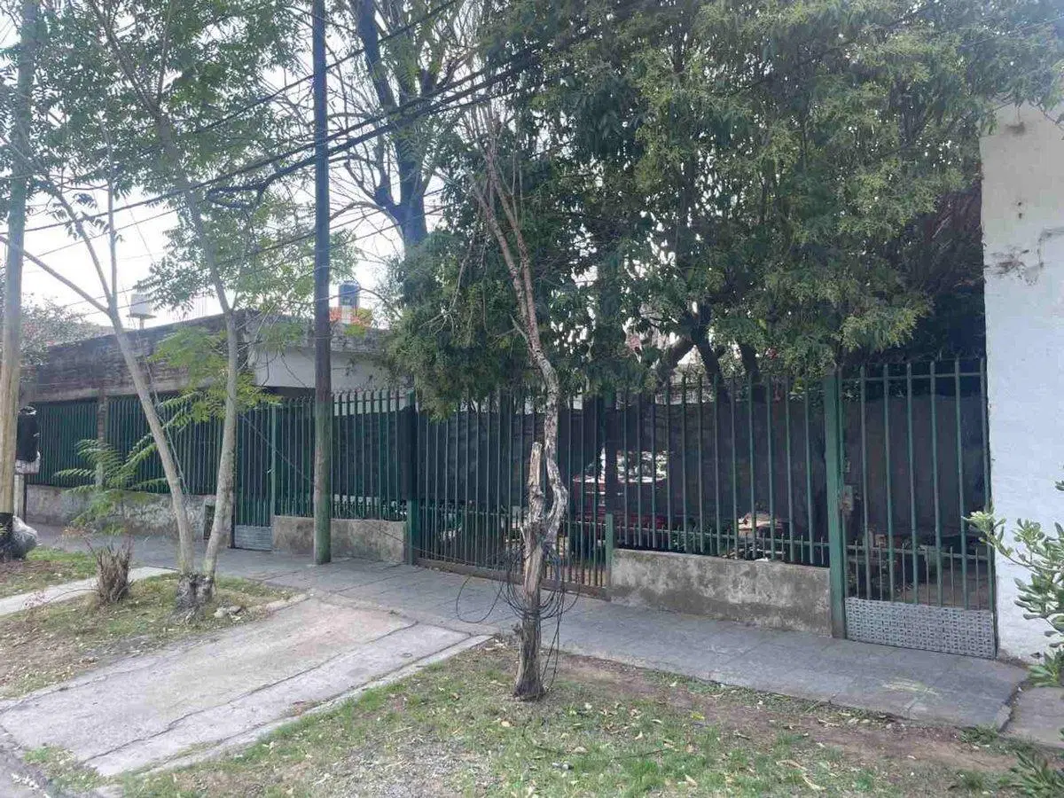 Venta Casa 3 Amb, Hurlingham. c/Local. Gran Lote 5