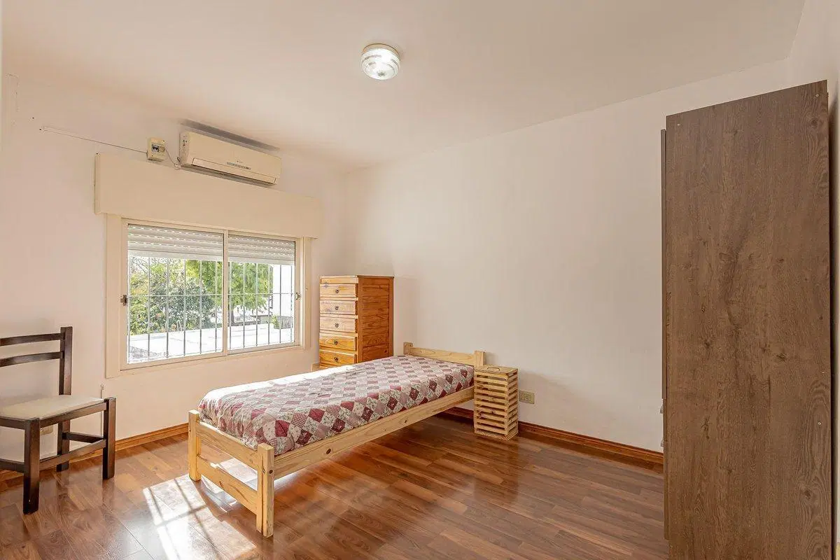 VENTA SOLIDA CASA CASTELAR 4 AMB  300M DE ESTACION 3