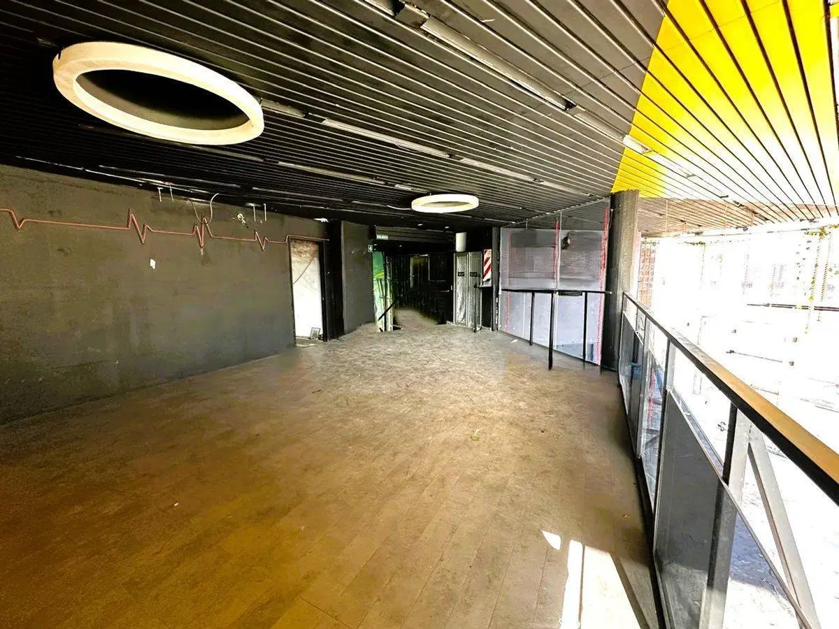 ALQUILER DE LOCAL COMERCIAL VIDRIADO EN HAEDO 5