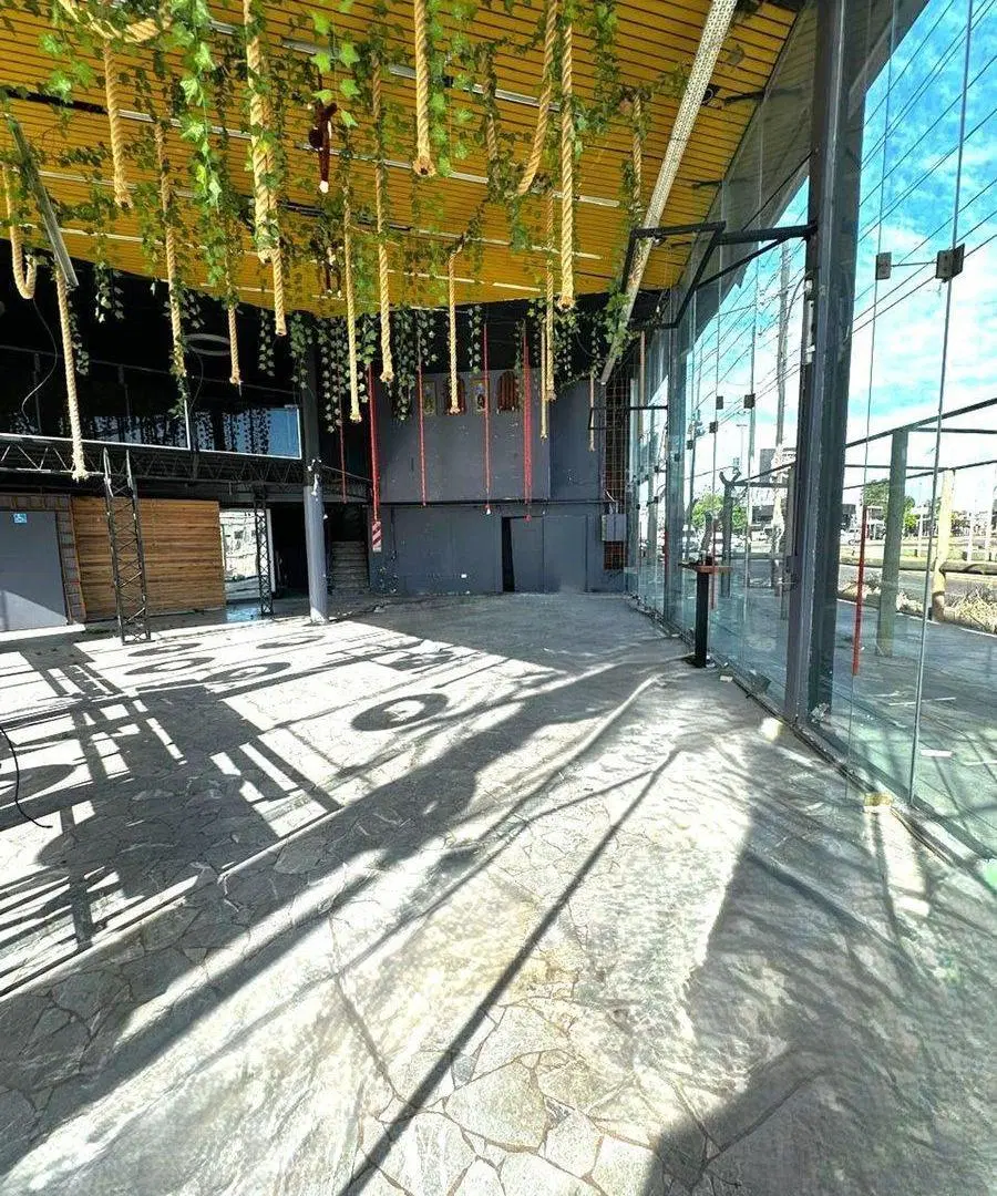 ALQUILER DE LOCAL COMERCIAL VIDRIADO EN HAEDO 4