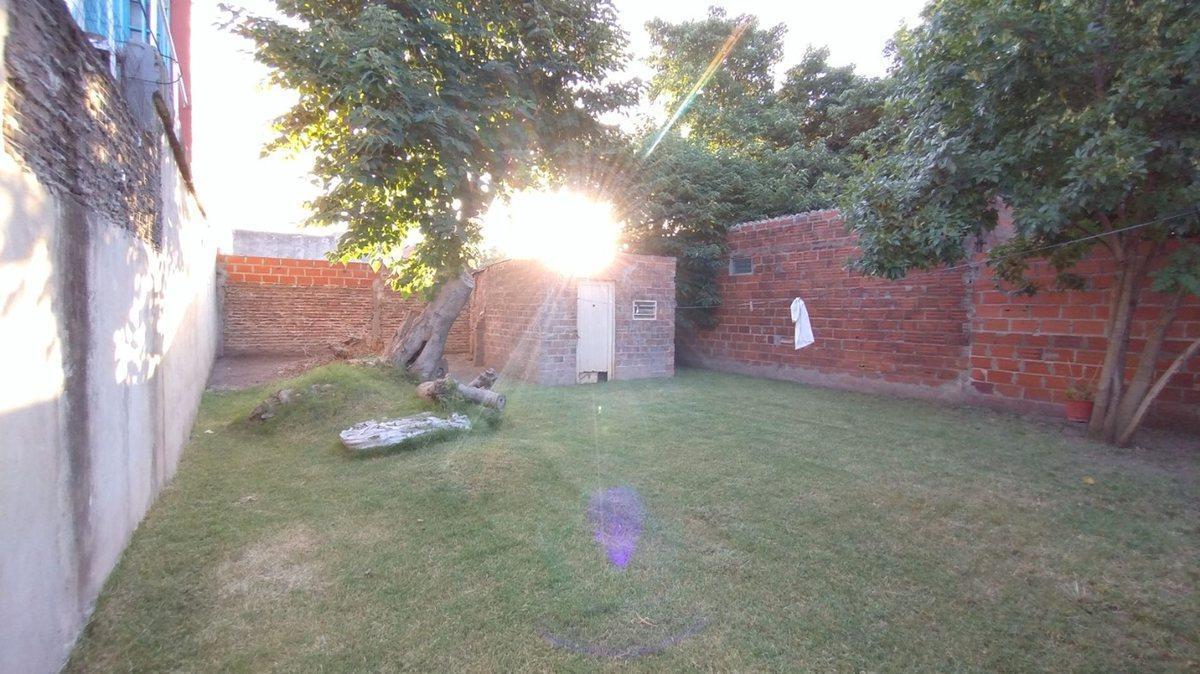 VENTA CASA GONZALEZ CATAN C/ JARDÍN SOBRE ASFALTO