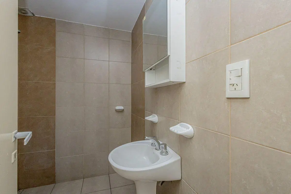 VENTA DE MONOAMBIENTE COCHERA MORON. APTO CREDITO. 3