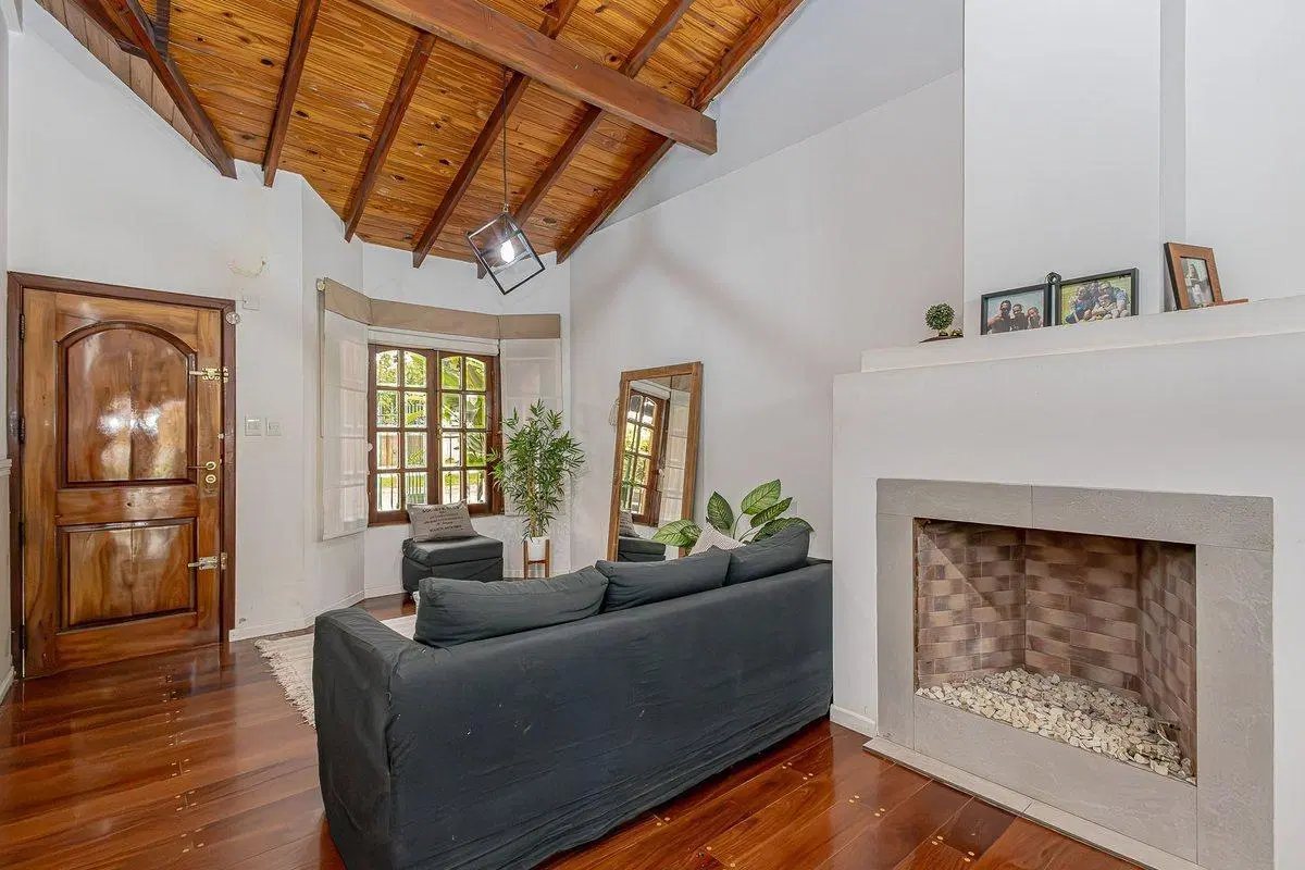 CASA 5 AMB CON PARQUE Y PILETA MERLO APTO CREDITO 8