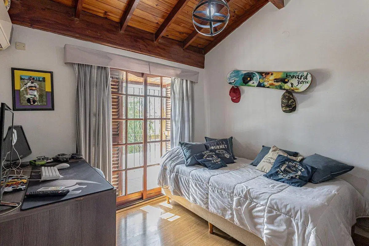 CASA 5 AMB CON PARQUE Y PILETA MERLO APTO CREDITO 5