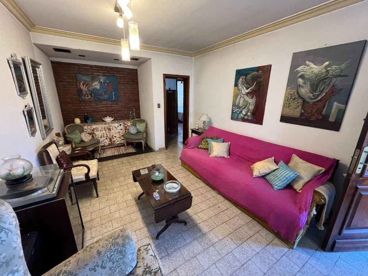 VENTA CASA 6 AMBIENTES PATIO Y COCHERA ITUZAINGO 4