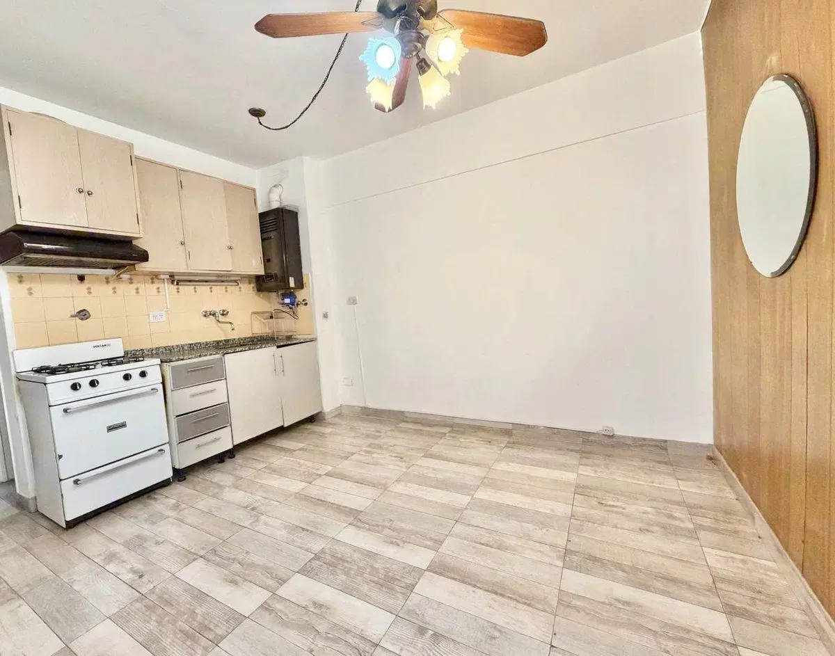 VENTA MONOAMB DIVIDIDO BALCÓN  FRENTE - SAENZ PEÑA 5