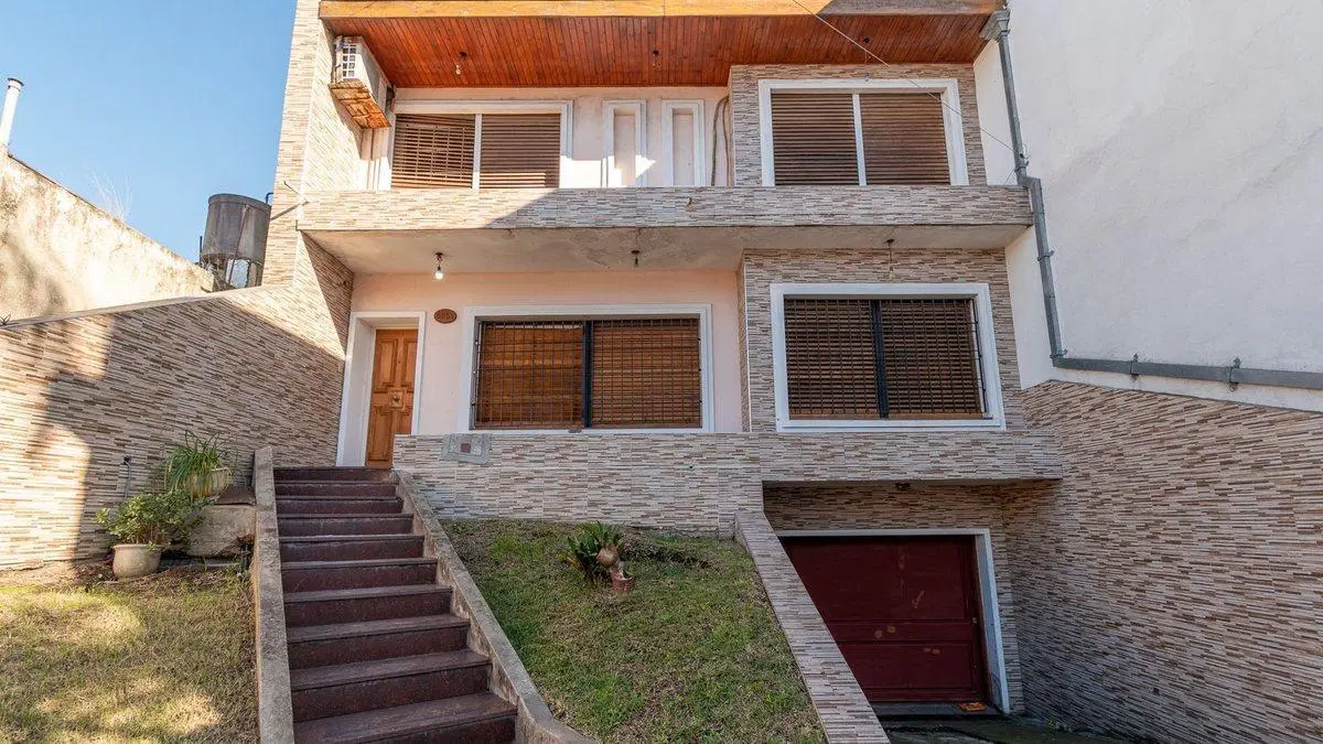 VENTA CASA 5 AMB. C/ PILETA I. CASANOVA 8