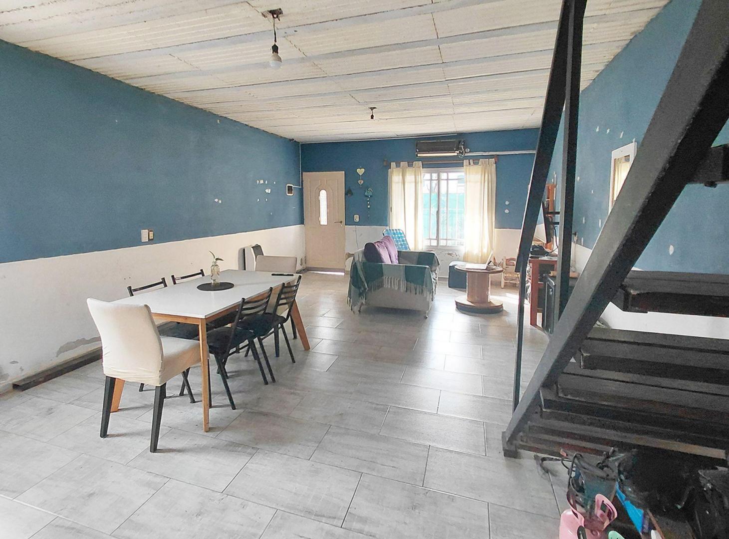 Foto de VENTA CASA 4 AMB 2 PLANTAS AMPLIO PARQUE, imagen 2