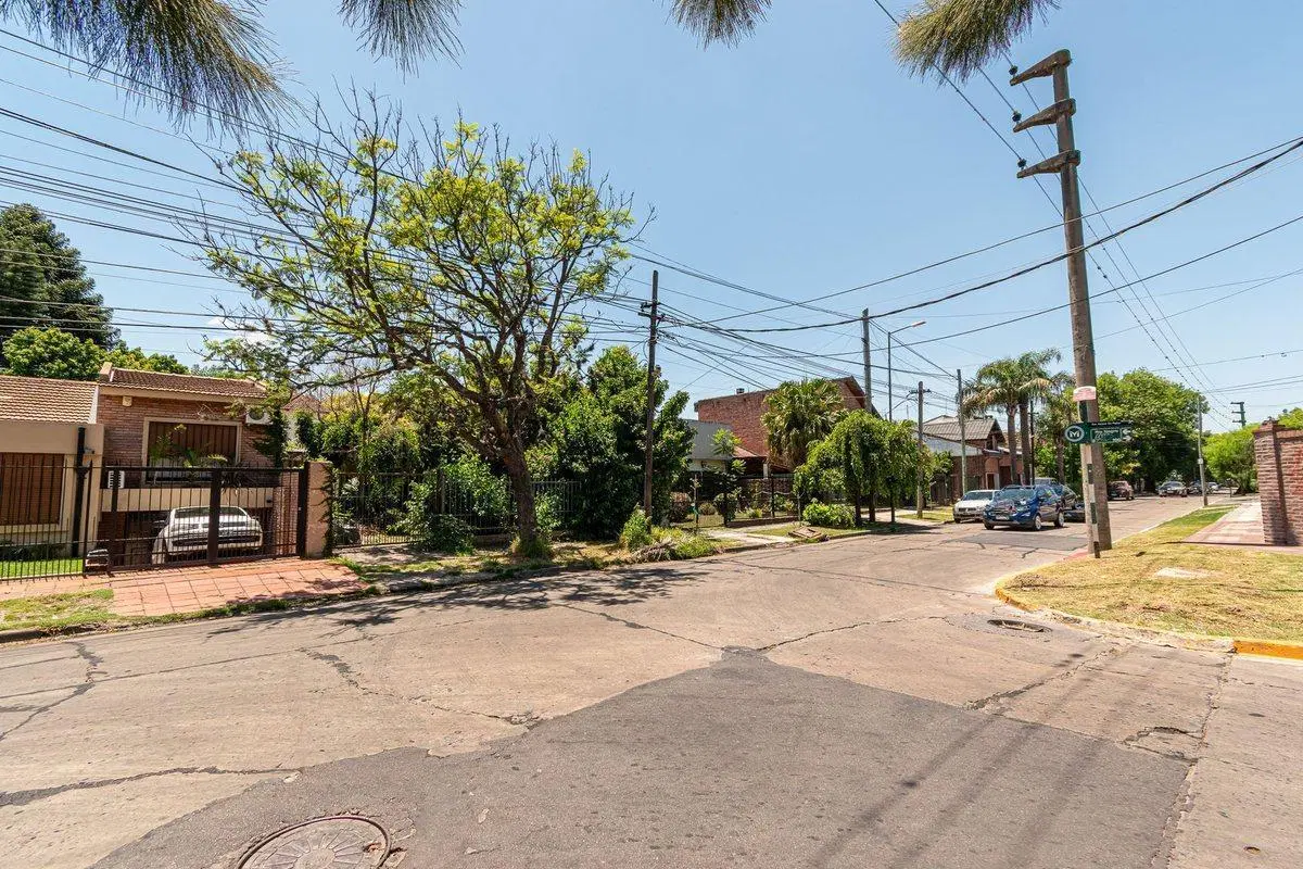 VENTA PROPIEDAD 4 AMB ZONA ITUZAINGO A REFACCIONAR 5
