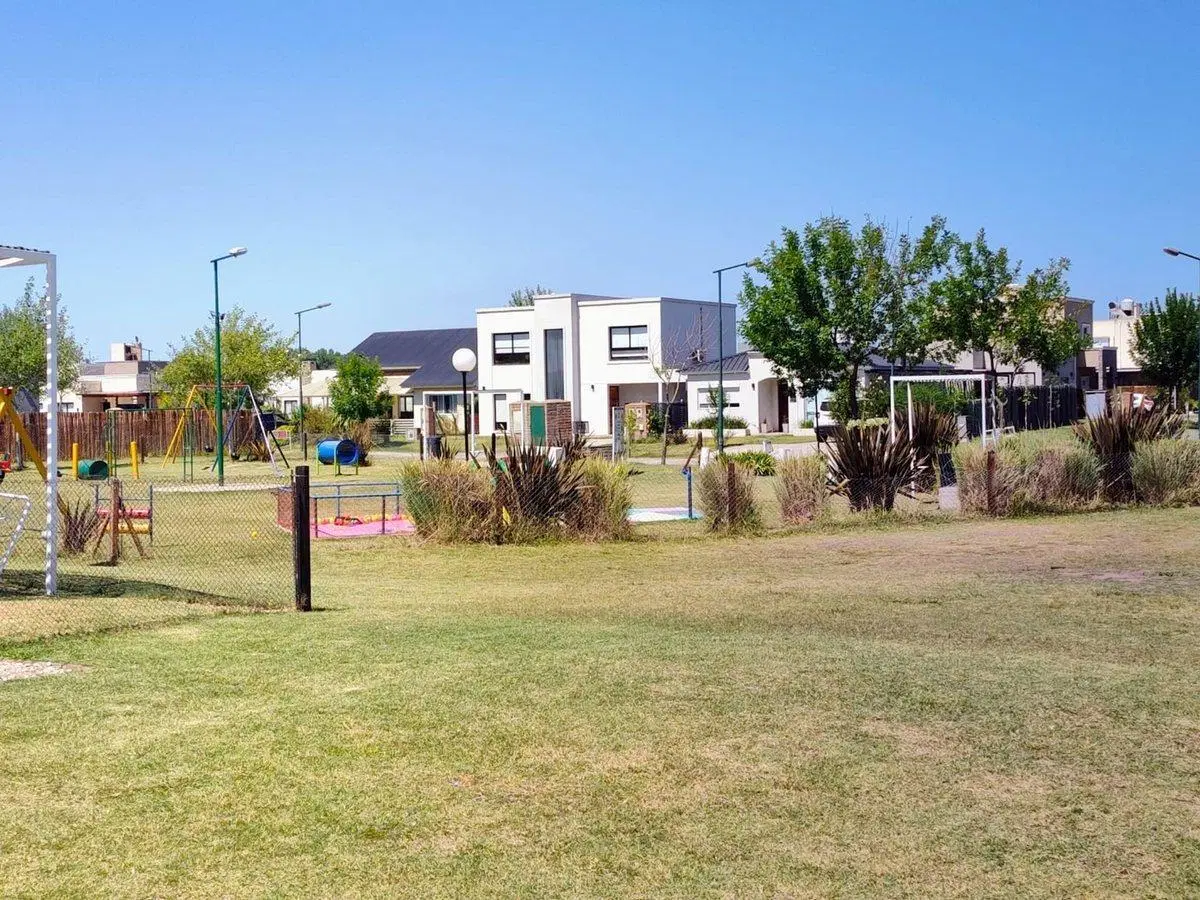 venta lote barrio Laguna Azul id/inv financia Prop 8