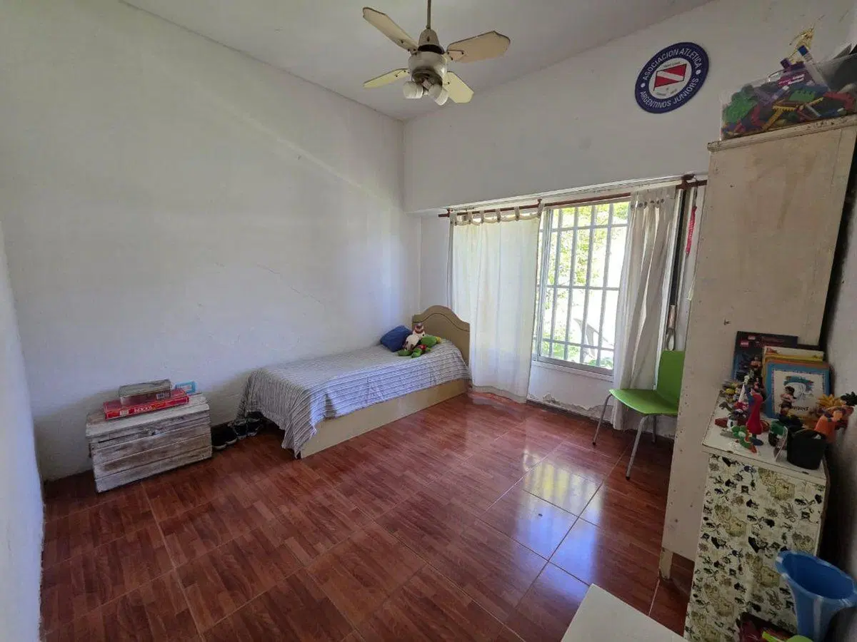 VENTA CASA 3 AMBIENTES C/PATIO COCHERA HURLINGHAM 5