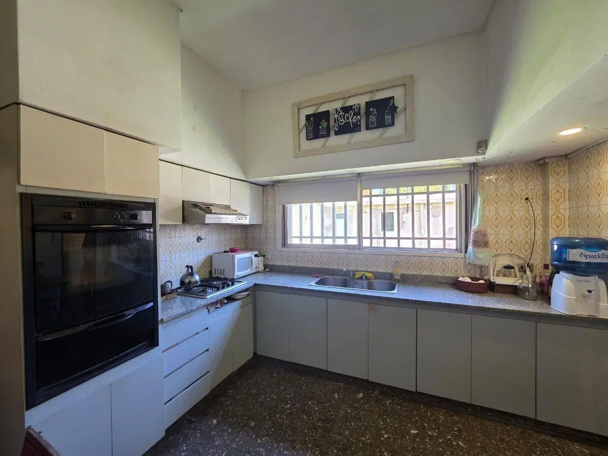 VENTA CASA 3 AMBIENTES C/PATIO COCHERA HURLINGHAM 2