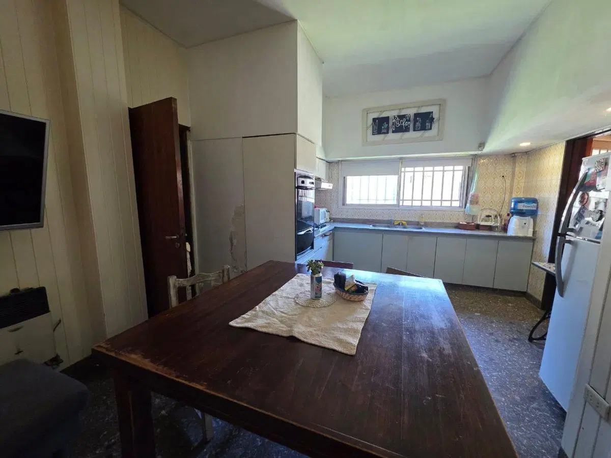 VENTA CASA 3 AMBIENTES C/PATIO COCHERA HURLINGHAM 4