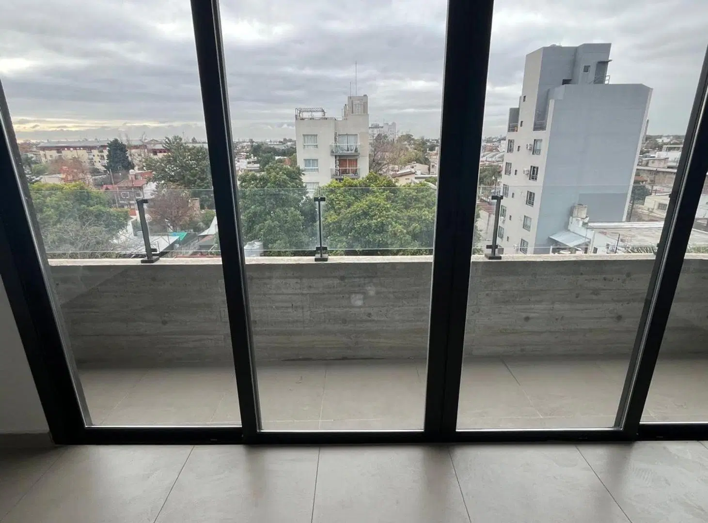 ALQUILER MONOAMBIENTE CON BALCON MORON 2