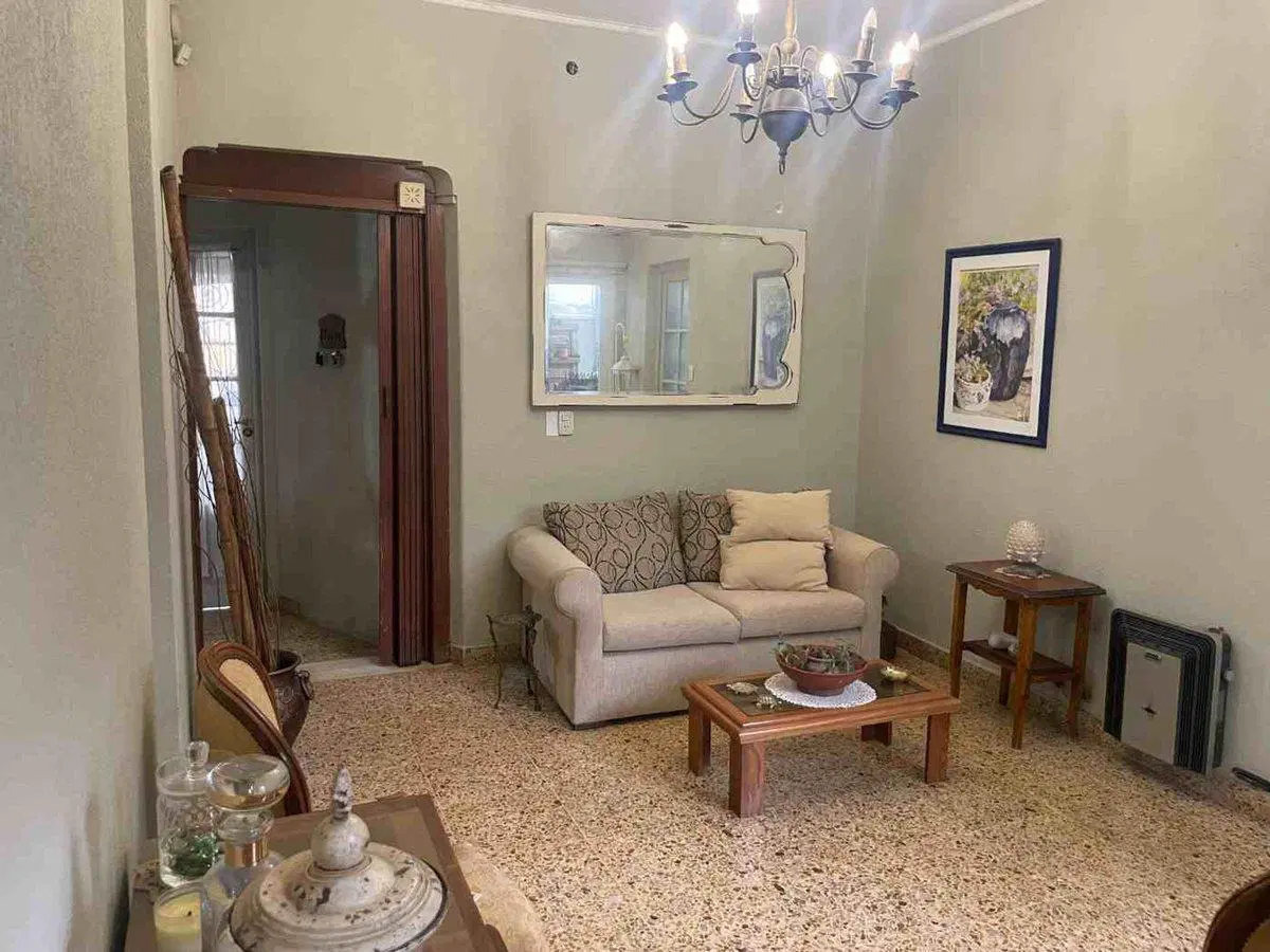 Venta casa 3 AMB, Zarate centro, c/local Comercial 2