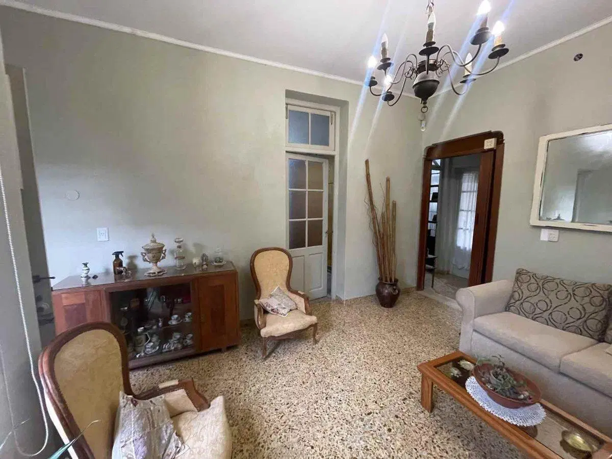 Venta casa 3 AMB, Zarate centro, c/local Comercial 8