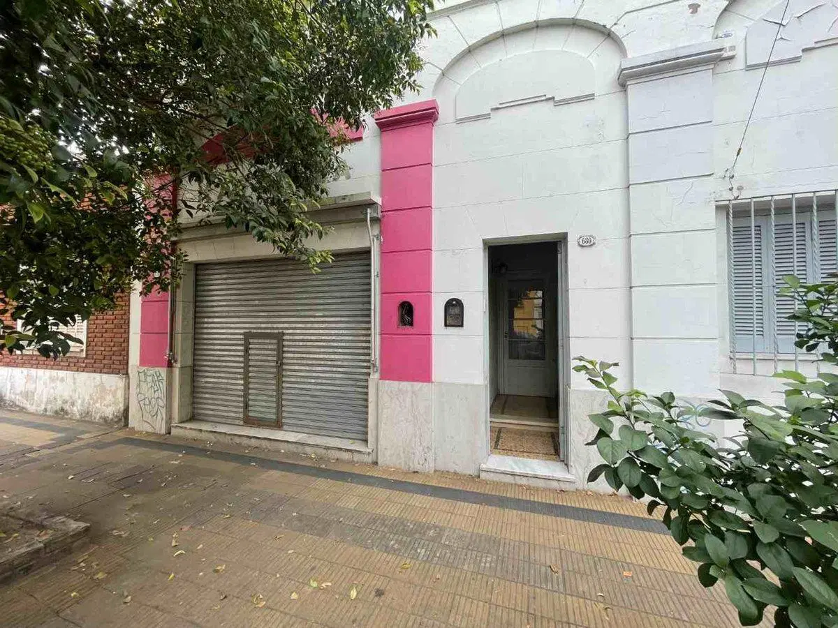 Venta casa 3 AMB, Zarate centro, c/local Comercial 4