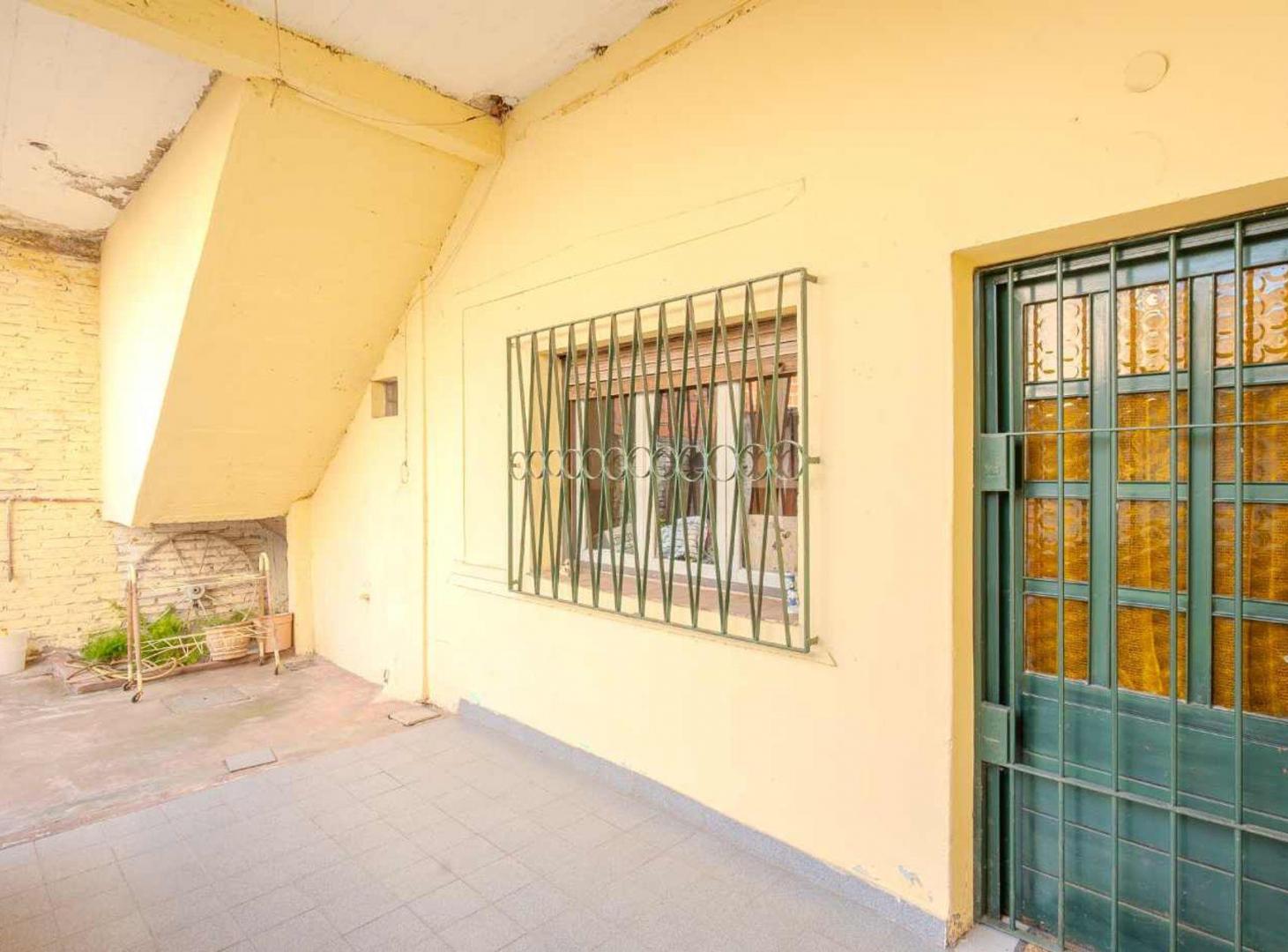 Foto de Venta PH 3 amb - I. Casanova - patio - galpón, imagen 1