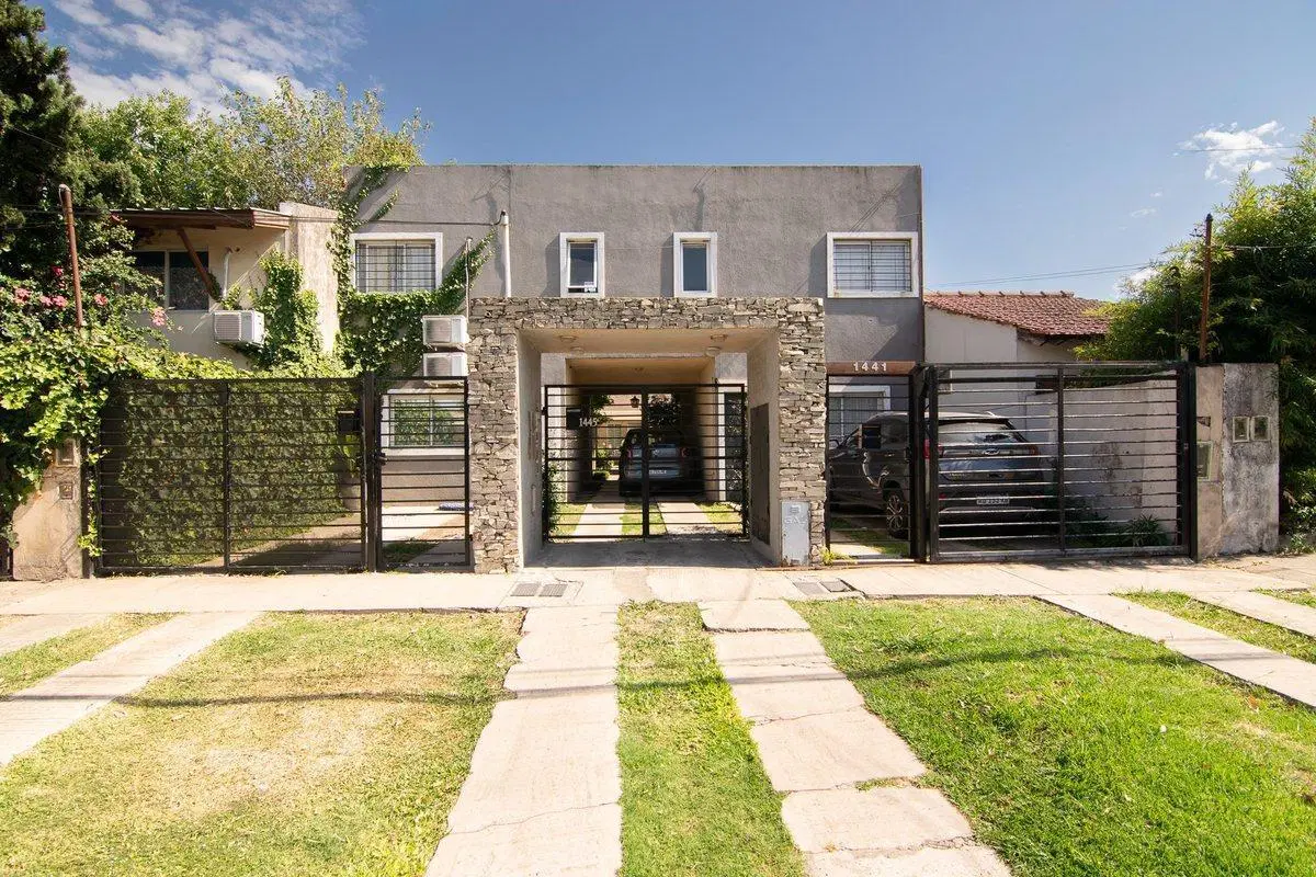 VENTA PH ITUZAINGO 4 AMB. COCHERA, PATIO APTO CRED 4