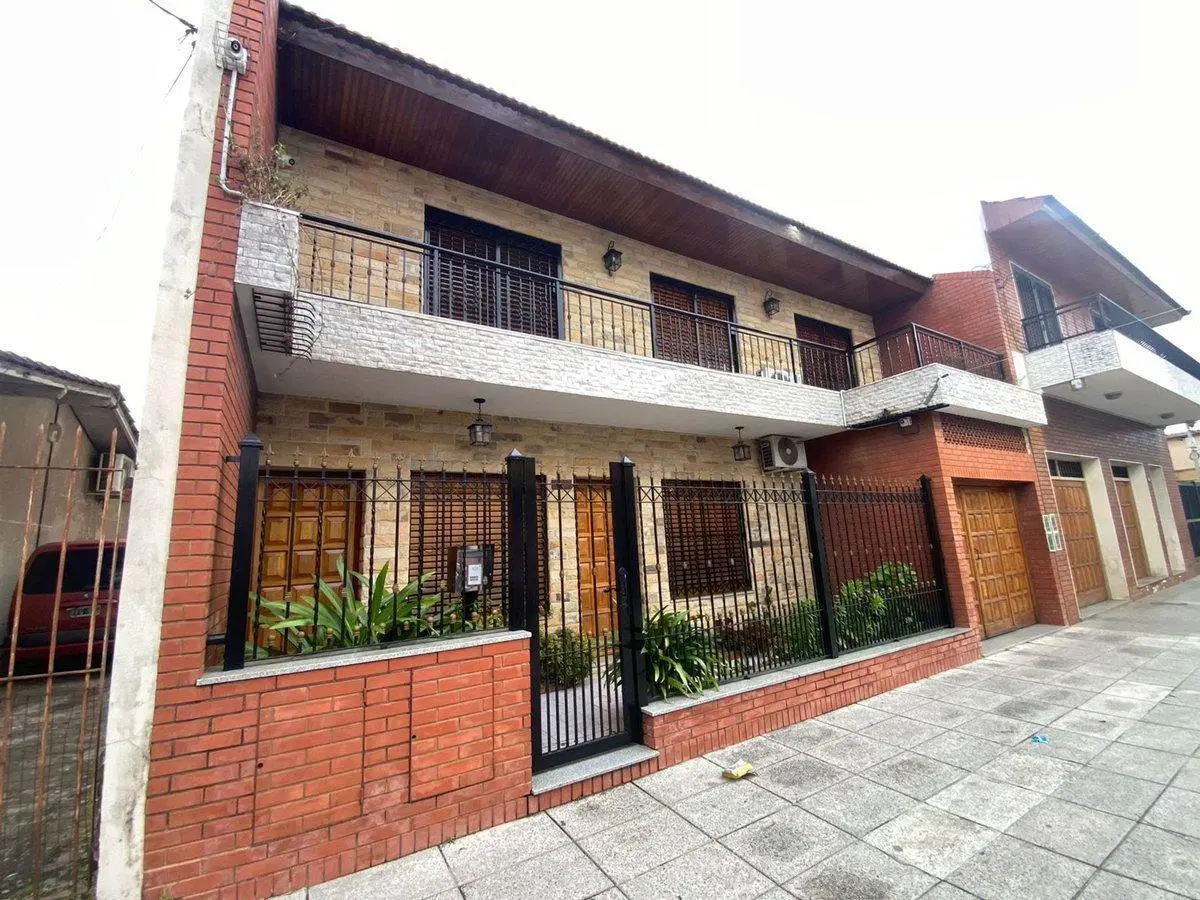 VENTA DE PH TIPO CASA EN ISIDRO CASANOVA 1