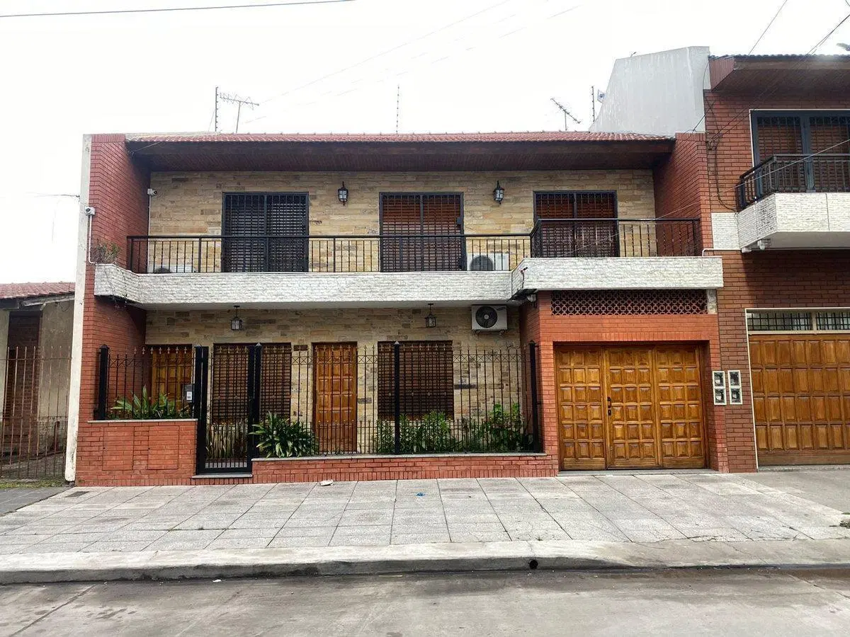 VENTA DE PH TIPO CASA EN ISIDRO CASANOVA 3