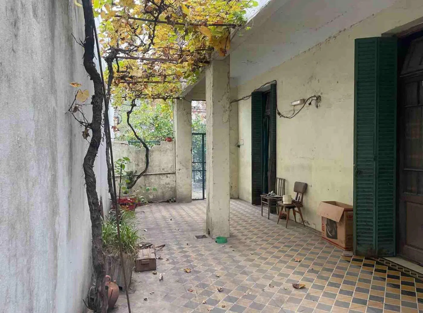 Venta Casa 4 Amb, Santos Lugares, c/patio. Exc.Ubi 3
