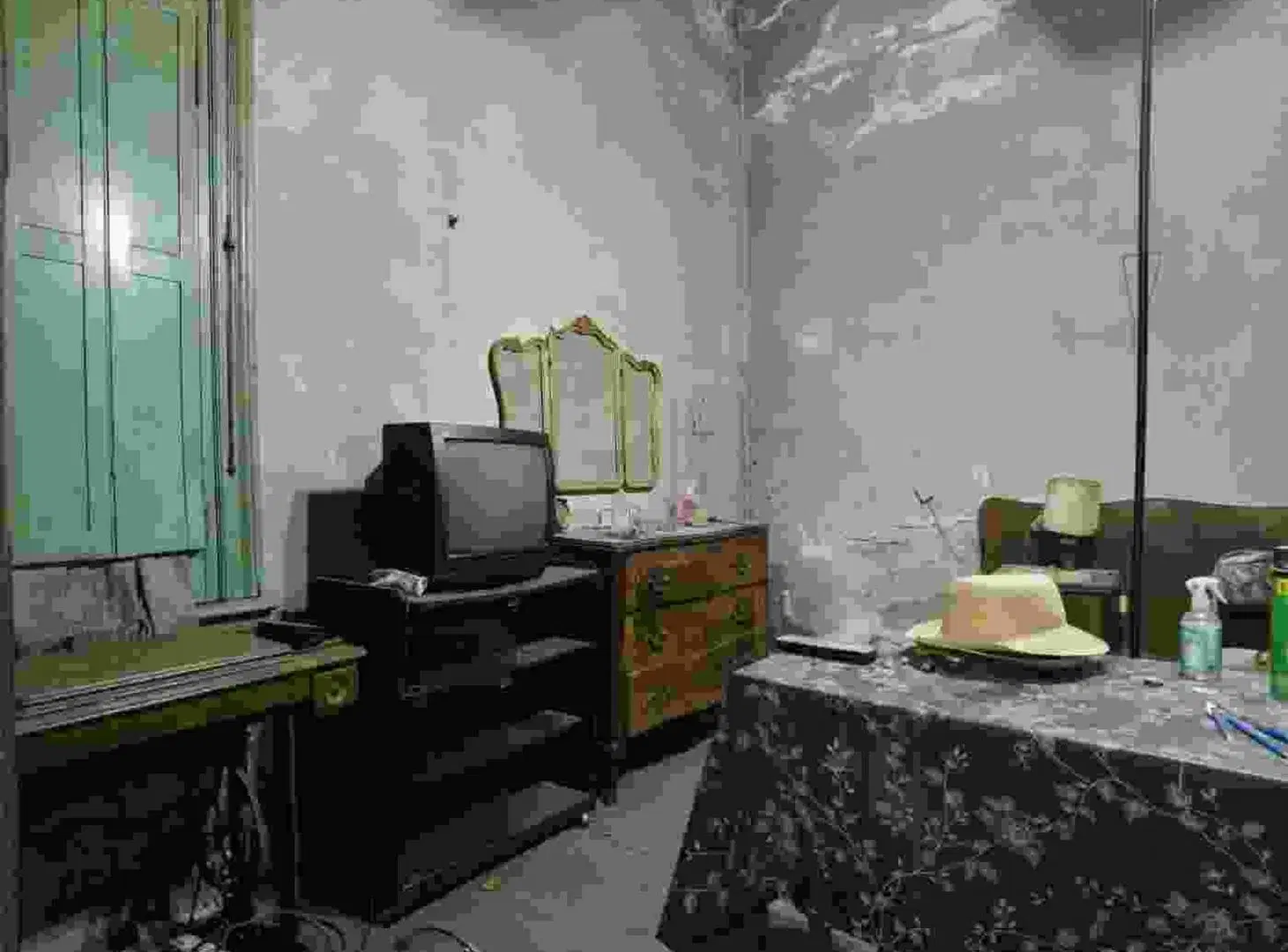 Venta Casa 4 Amb, Santos Lugares, c/patio. Exc.Ubi 5