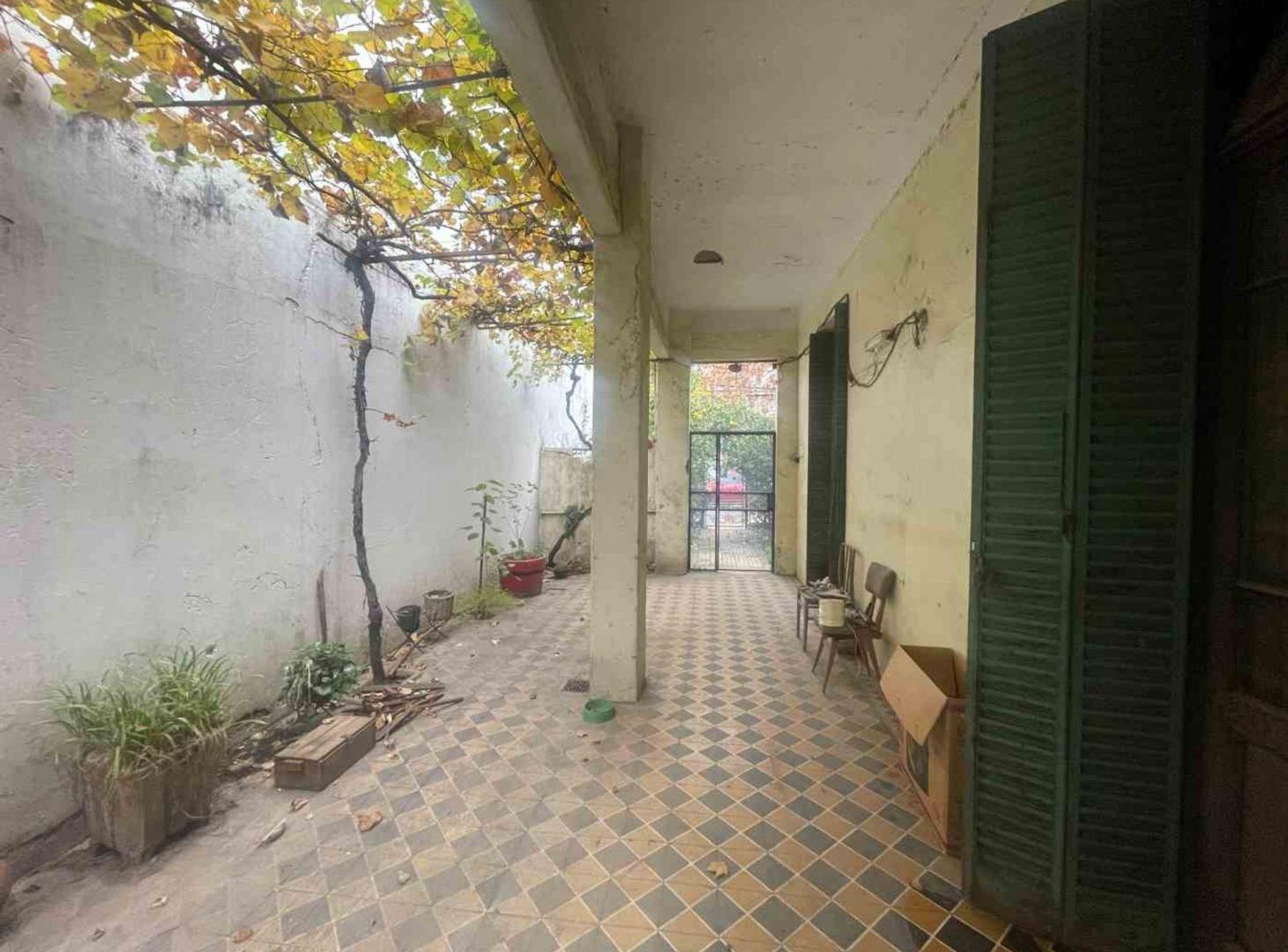 Foto de Venta Casa 4 Amb, Santos Lugares, c/patio. Exc.Ubi, imagen 2