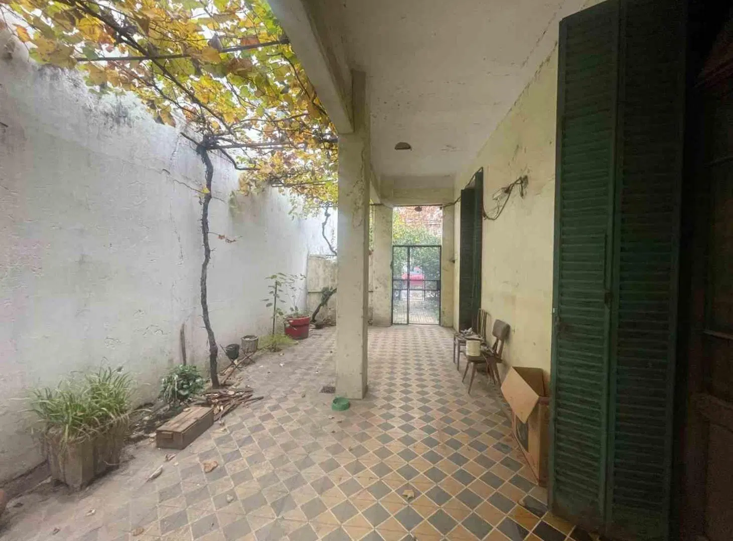 Venta Casa 4 Amb, Santos Lugares, c/patio. Exc.Ubi 2