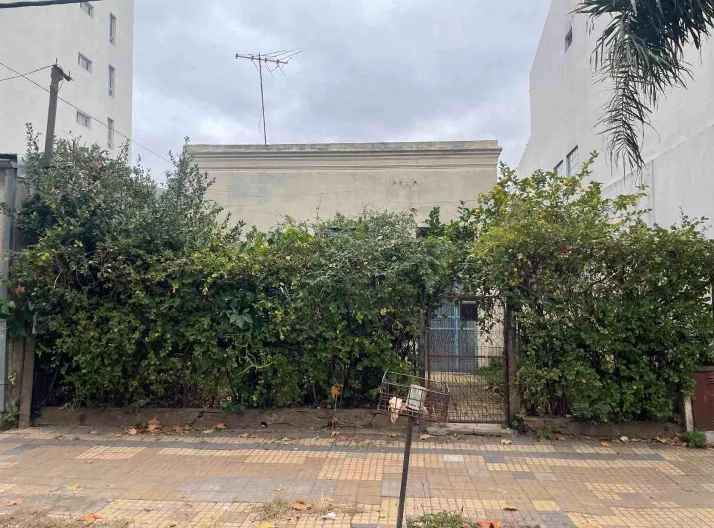 Venta Casa 4 Amb, Santos Lugares, c/patio. Exc.Ubi 4
