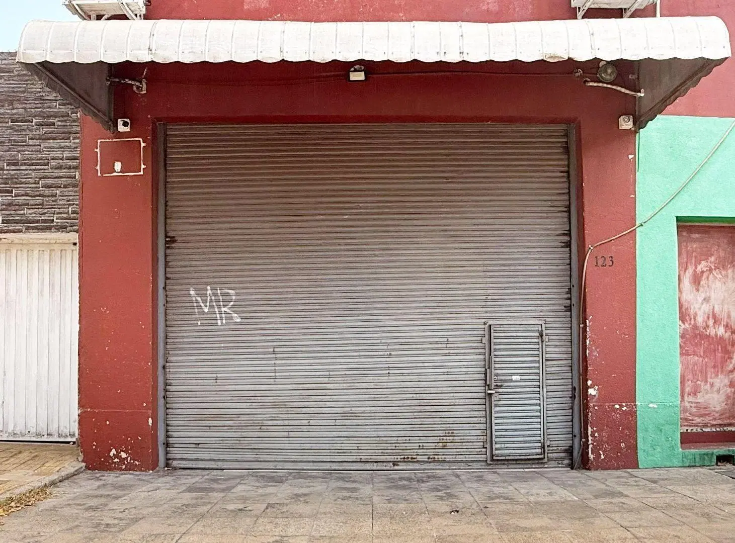 VENTA LOCAL 111 M2 SALIDA A DOS CALLES AVELLANEDA 4
