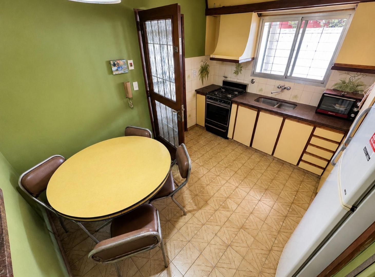 Foto de CASA EN VENTA 4 AMBIENTES EN CASTELAR APTA CREDITO, imagen 4