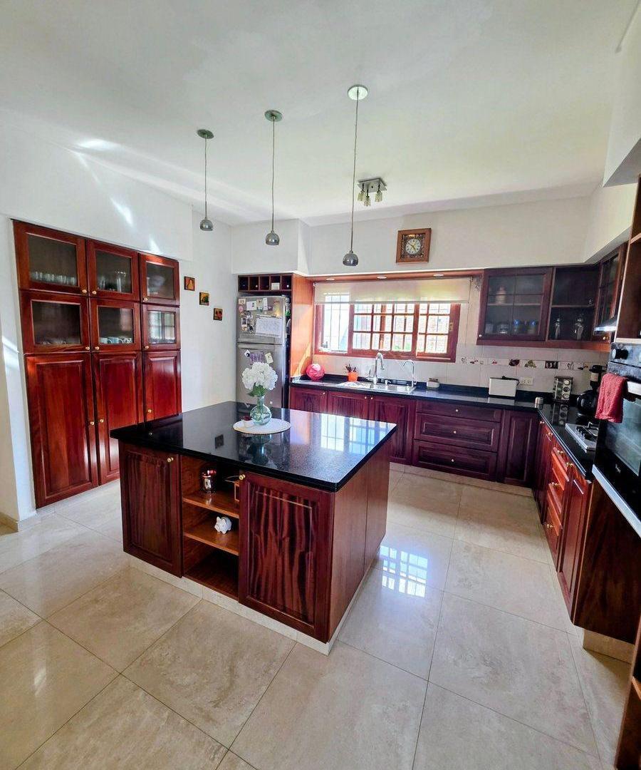 Foto de VENTA CASA 4 AMBIENTES con parque y pileta - Ramos, imagen 1