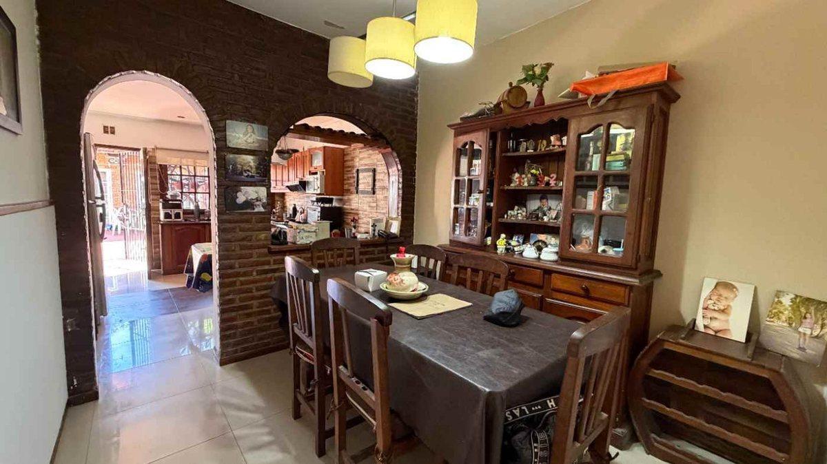Foto de VENTA CASA MULTIFAMILIAR 4 AMB. C/PILETA Y QUINCHO, imagen 5