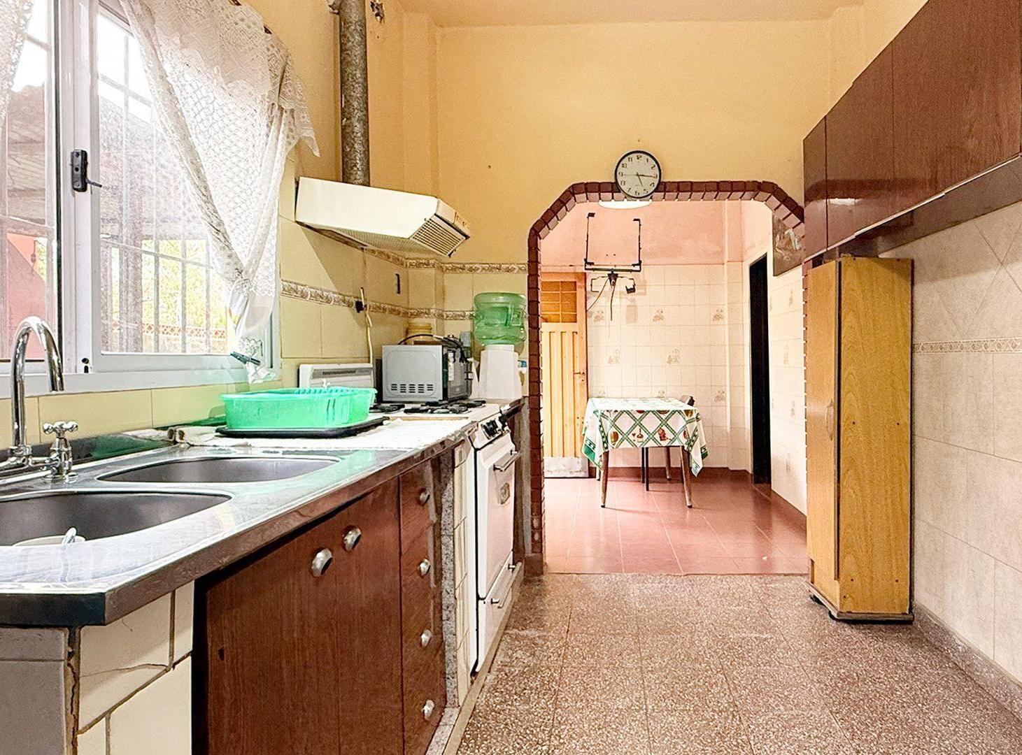 Foto de VENTA CASA 3 AMB I CASANOVA LOTE 300 M2 C/ PARRILL, imagen 5