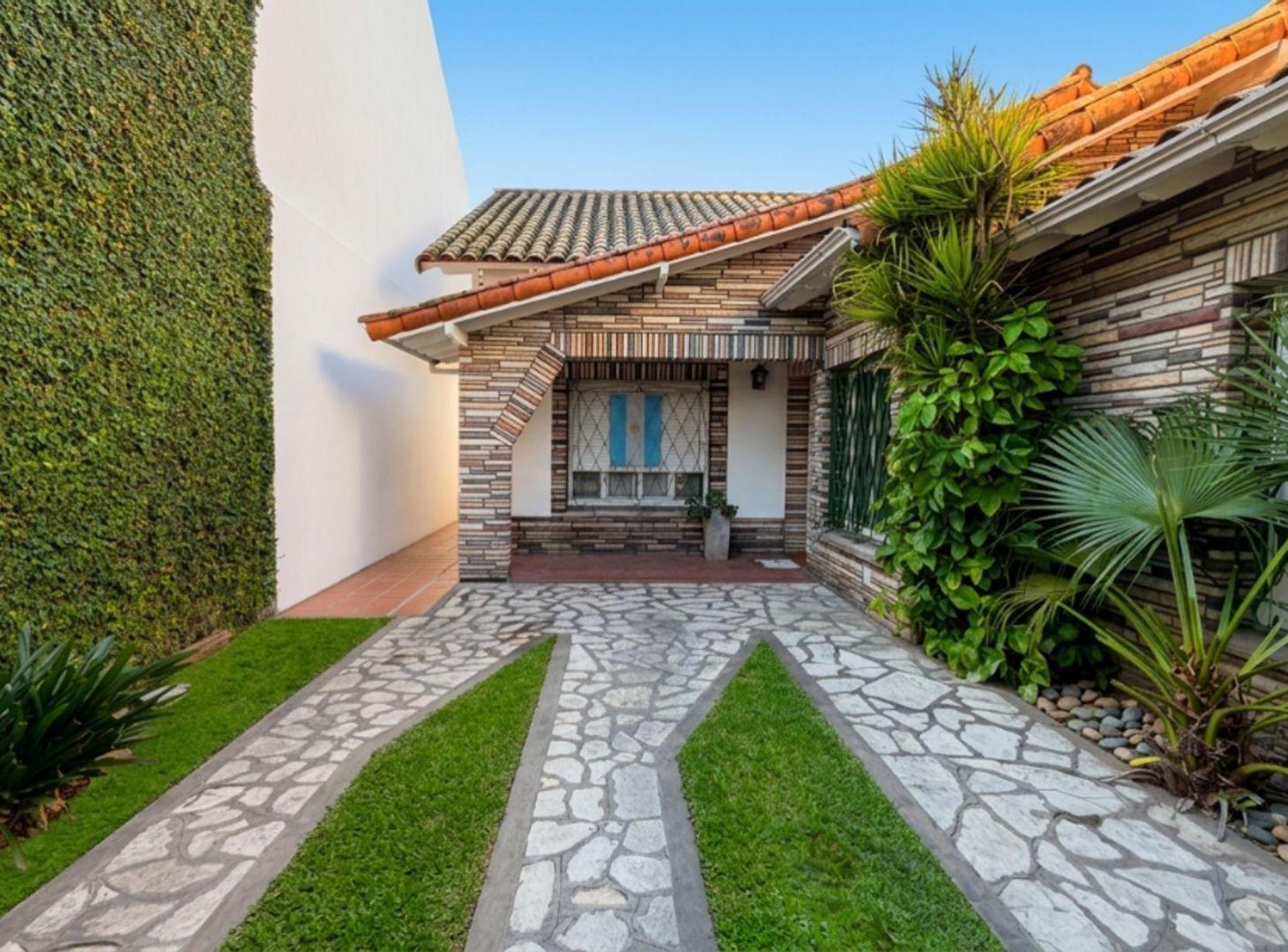 Foto de Venta Casa 3 amb Hurlingham Playroom jardín pileta, imagen 3